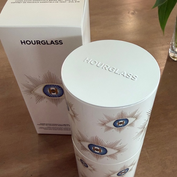 New! hourglass cosmetics evil eye brush tin and box - Picture 2 of 3